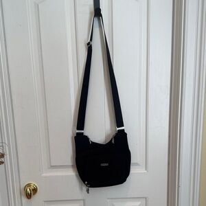 Baggallini black criss cross bag. Great for traveling